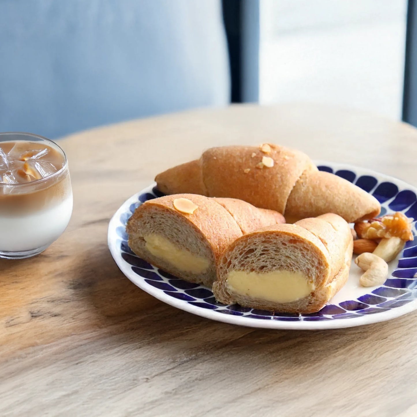 Custard cream bun: 5.5g of carbohydrates