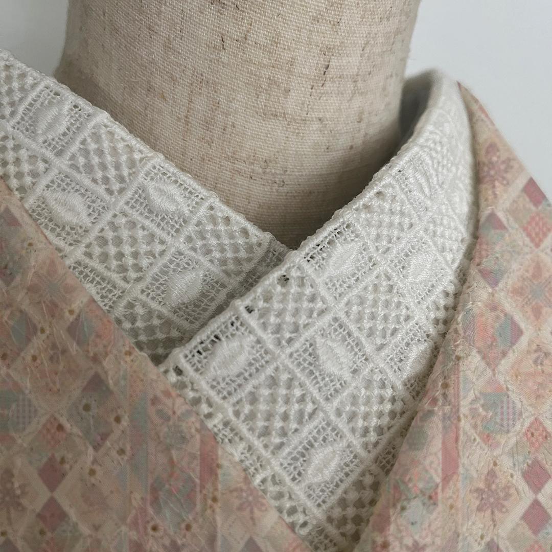 Diamond and checkered off-white cotton lace half-collar, retro and classic style