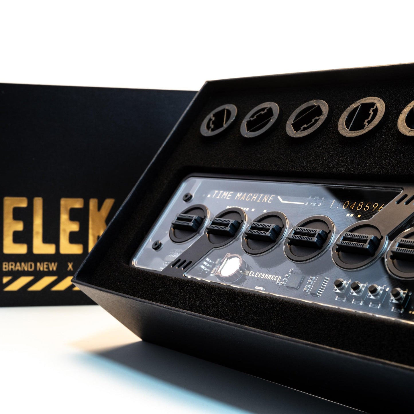 EleksMaker EleksTube IPS PRO — CNC Aluminum 6-Bit Nixie Tube Clock