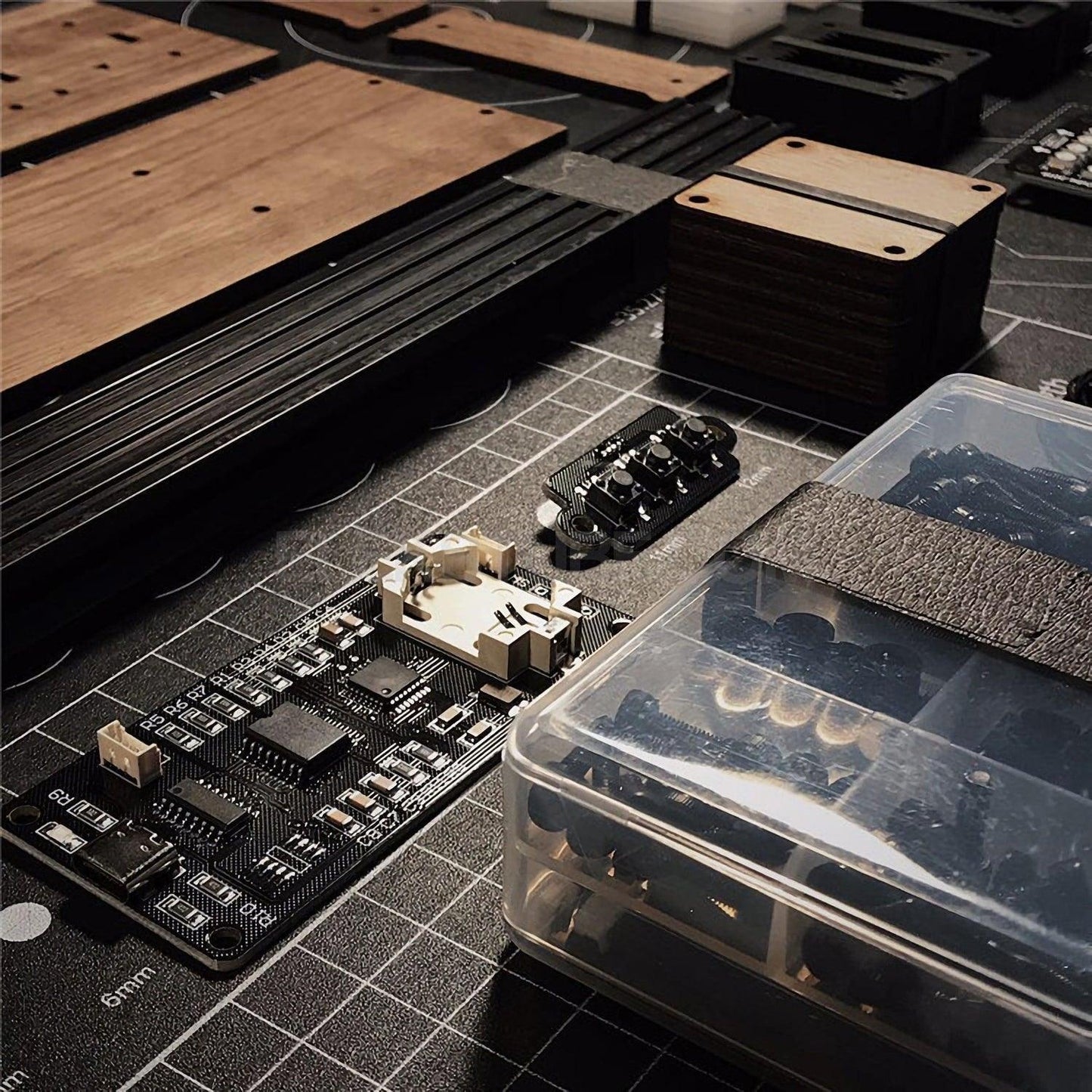 EleksMaker EleksTube R2 — Retro LED Nixie Tube Clock with Walnut Wood