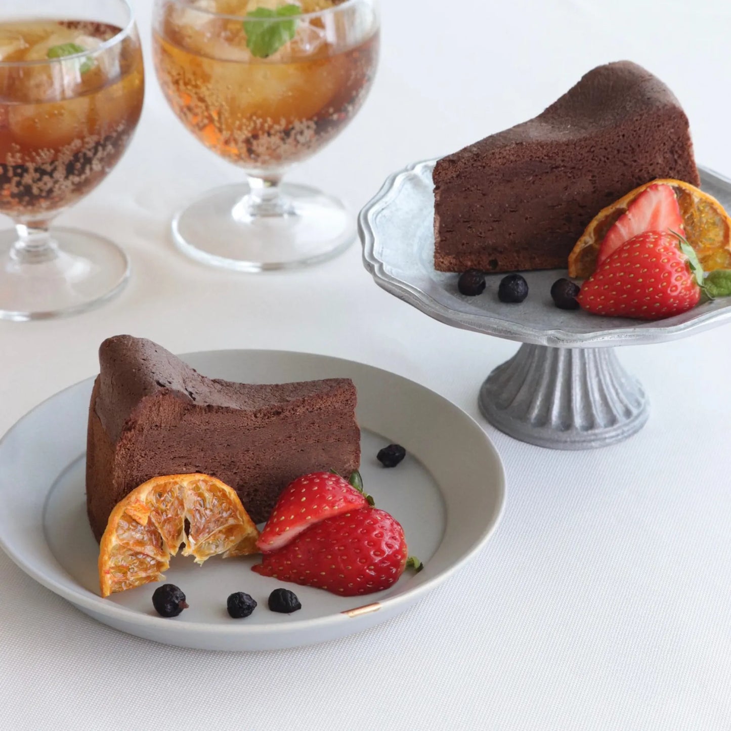 Husbon Gateau Chocolat (2 slices) Carbohydrates 1.3g/sliced