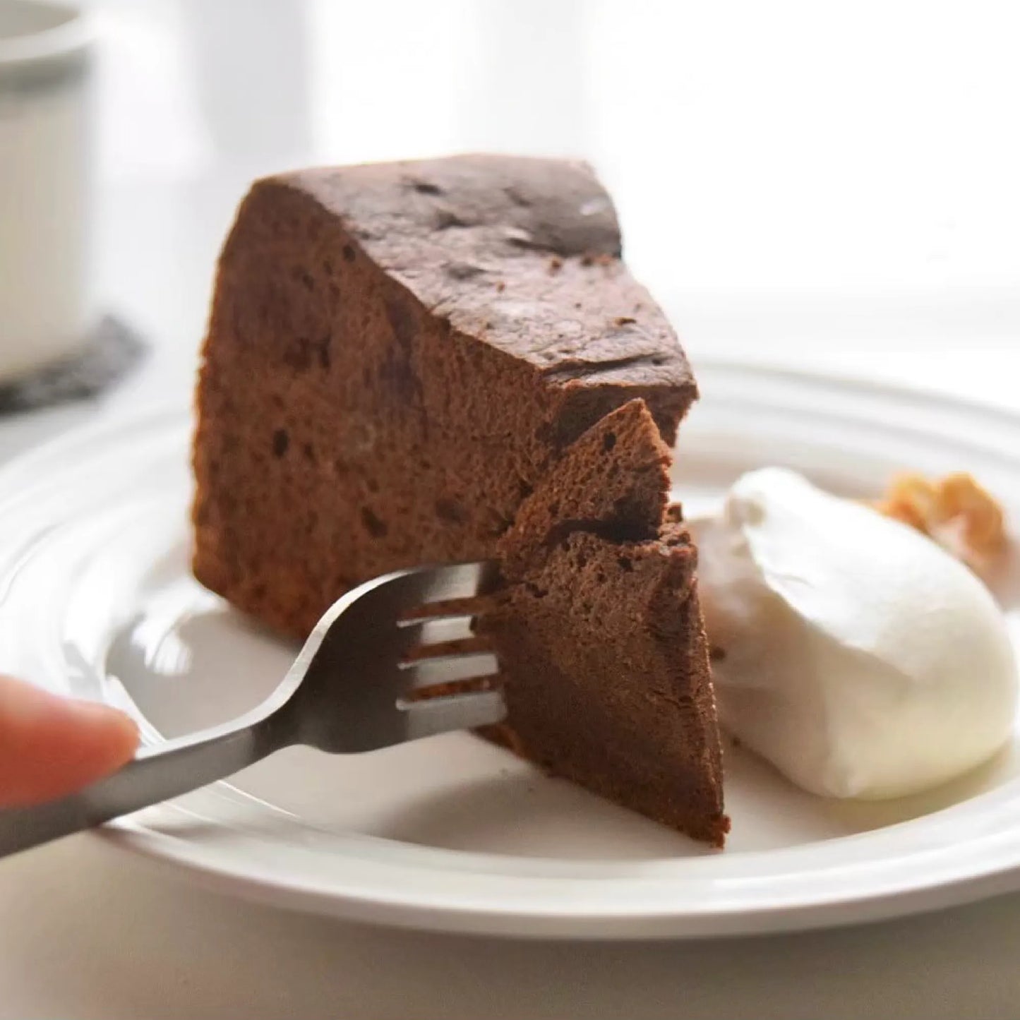 Husbon Gateau Chocolat (2 slices) Carbohydrates 1.3g/sliced