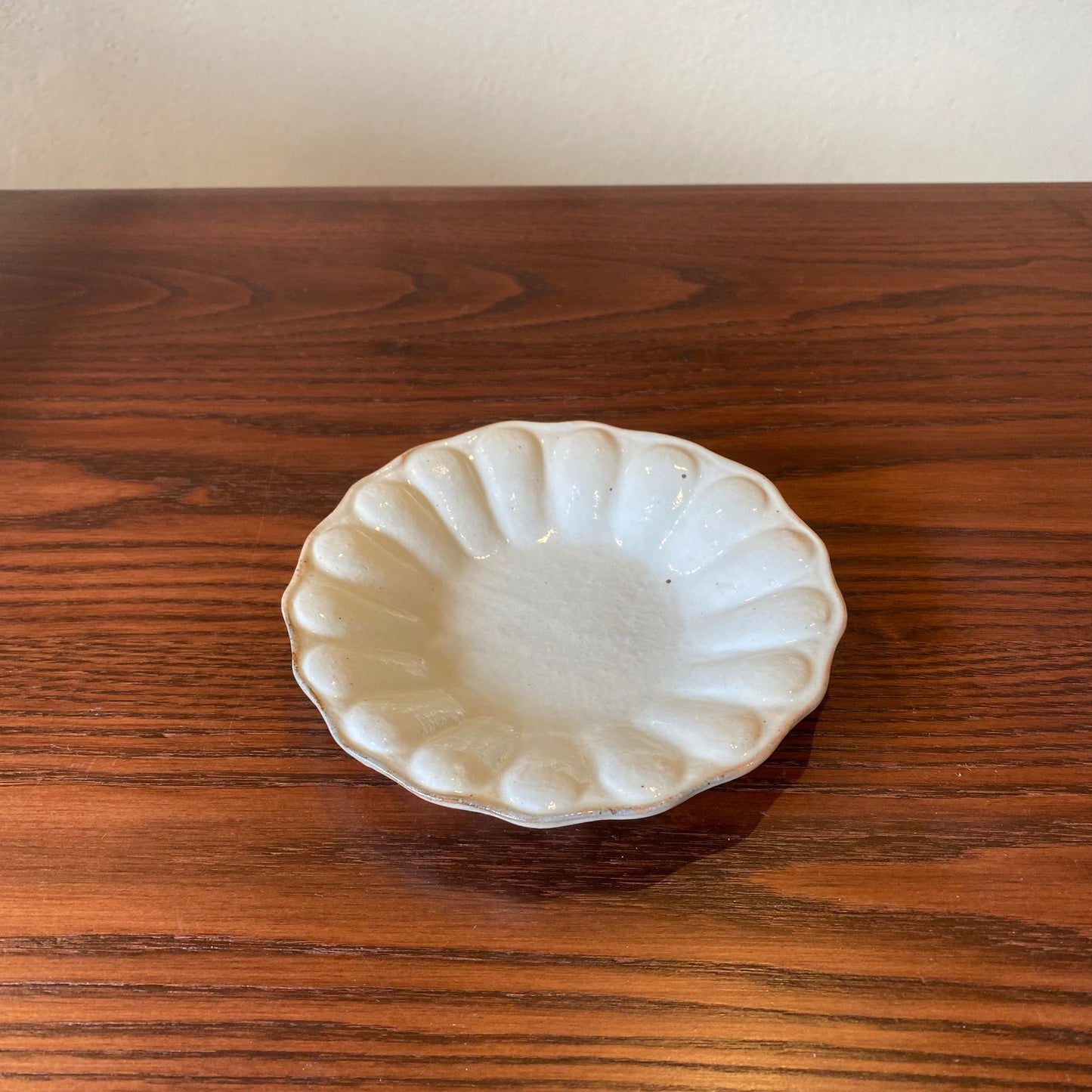 Small Ring Flower Deep Plate with Iron Scattering Design | Furuya Pottery (Shigaraki ware, pottery) [Furu 51]