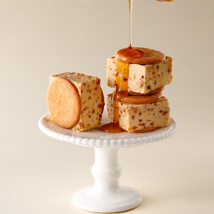 The maple mania maple sugar boy maple sugar oil with 3 pieces of dry rice cake