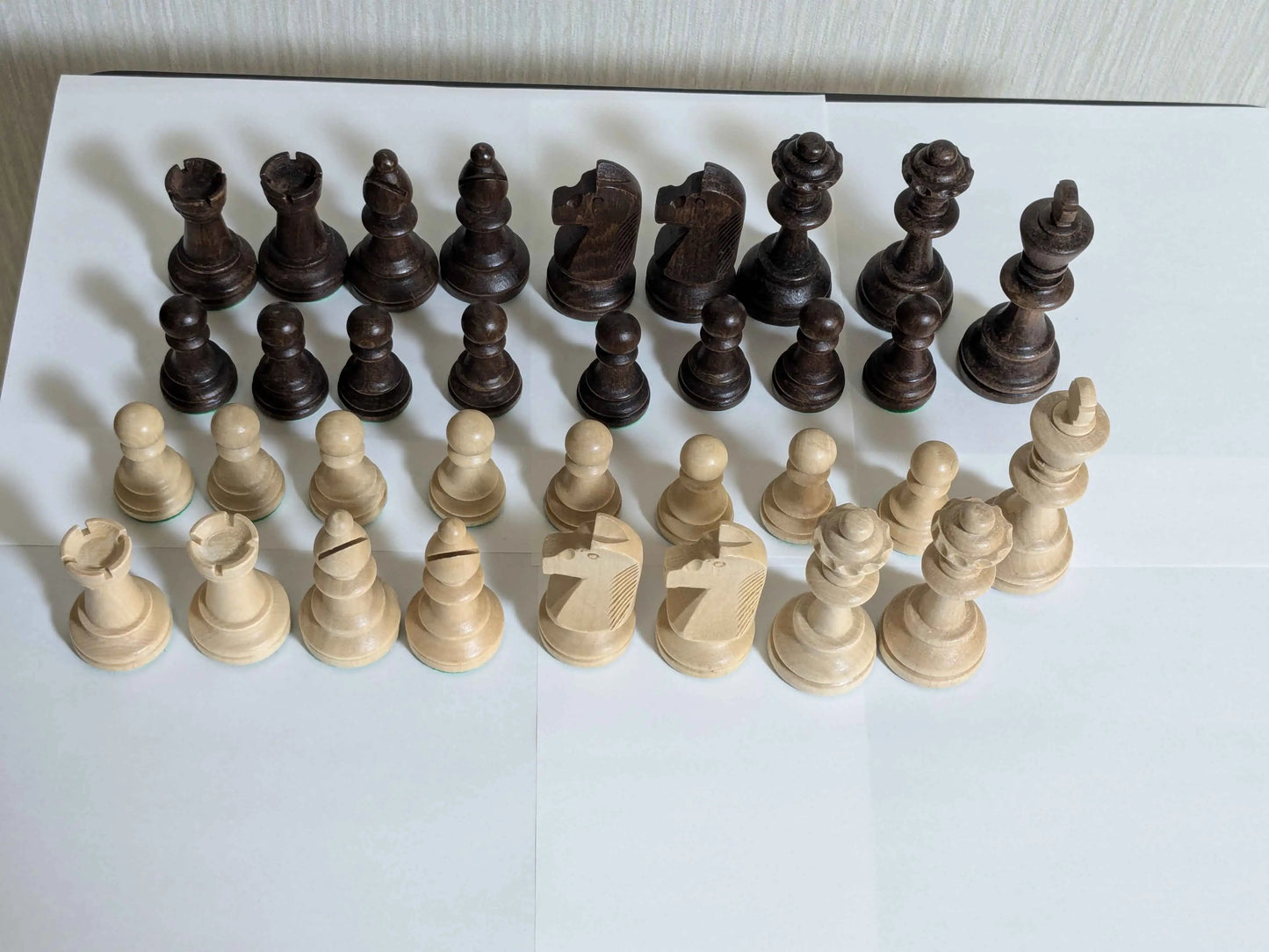 WEGIEL Staunton No. 6 Chess Pieces with Storage Box and Two Queens