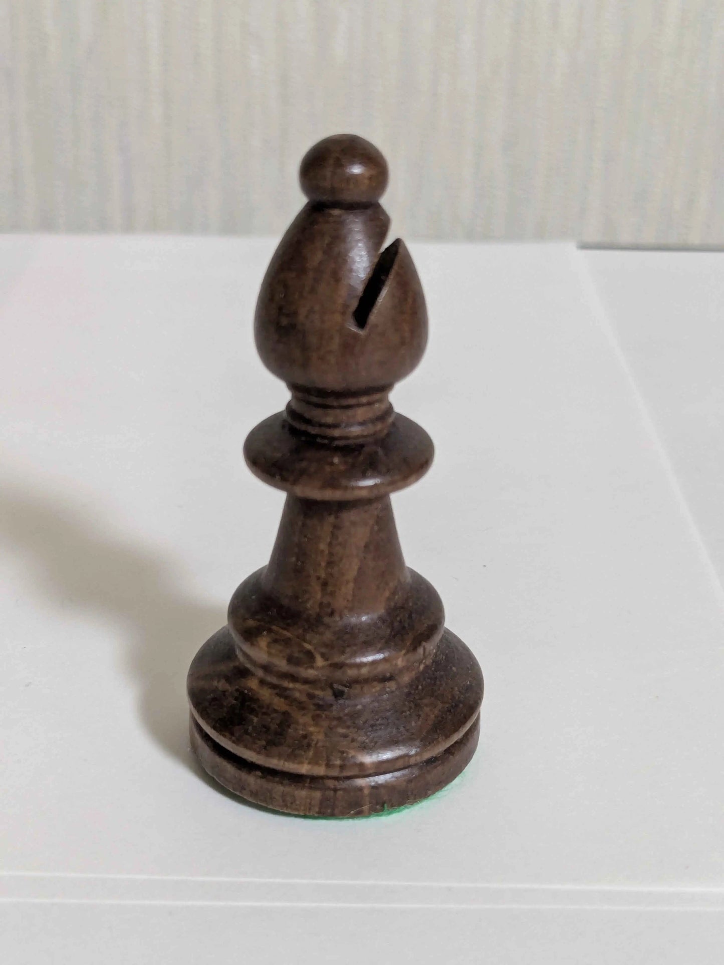WEGIEL Staunton No. 6 Chess Pieces with Storage Box and Two Queens