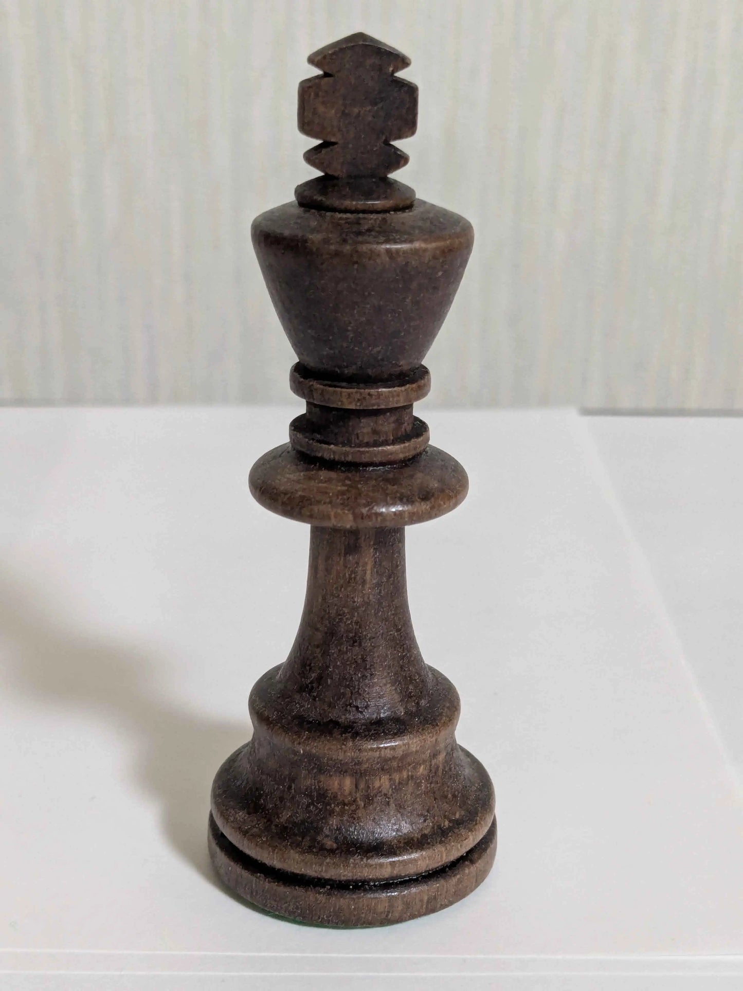 WEGIEL Staunton No. 6 Chess Pieces with Storage Box and Two Queens