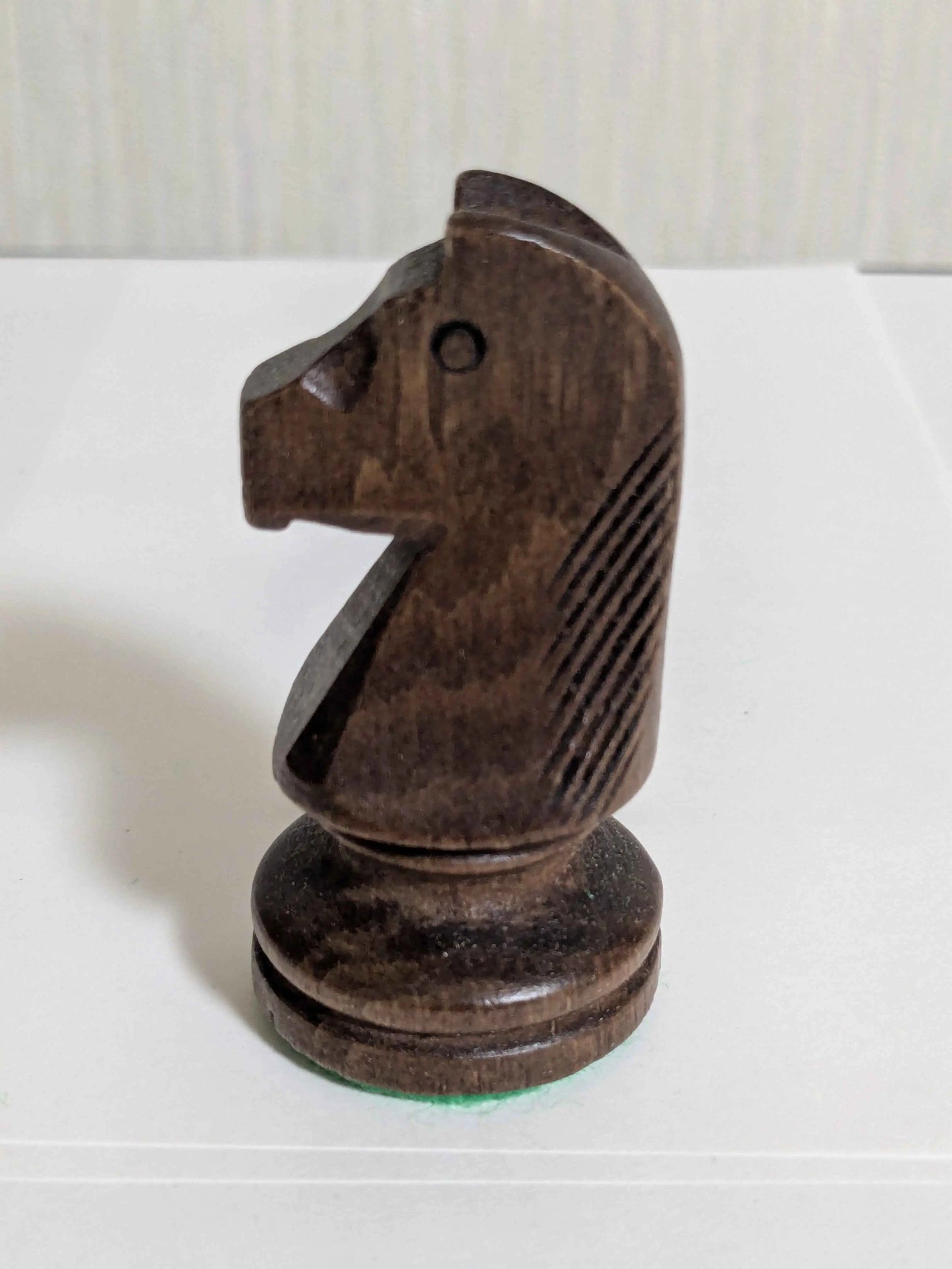 WEGIEL Staunton No. 6 Chess Pieces with Storage Box and Two Queens