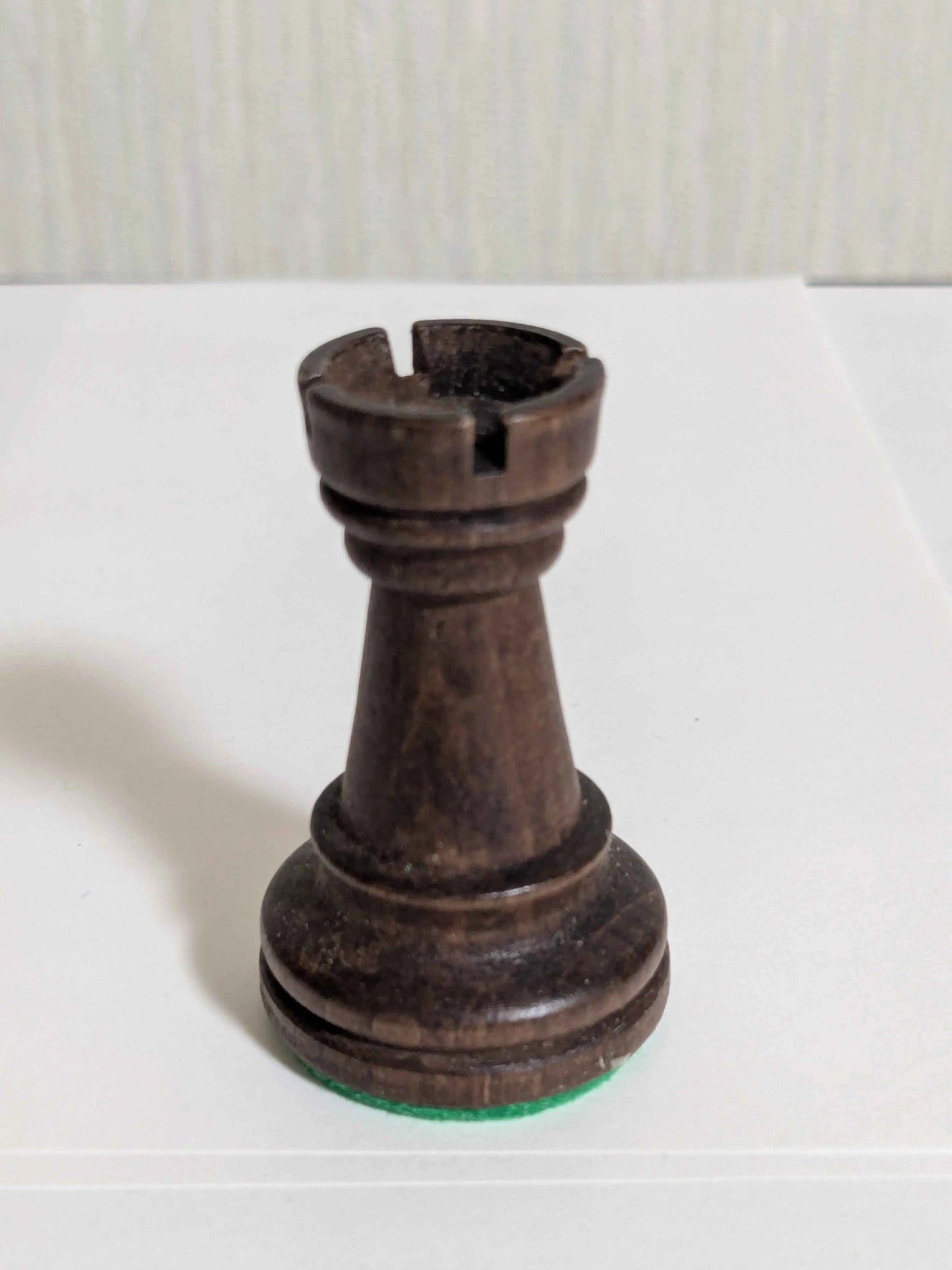 WEGIEL Staunton No. 6 Chess Pieces with Storage Box and Two Queens