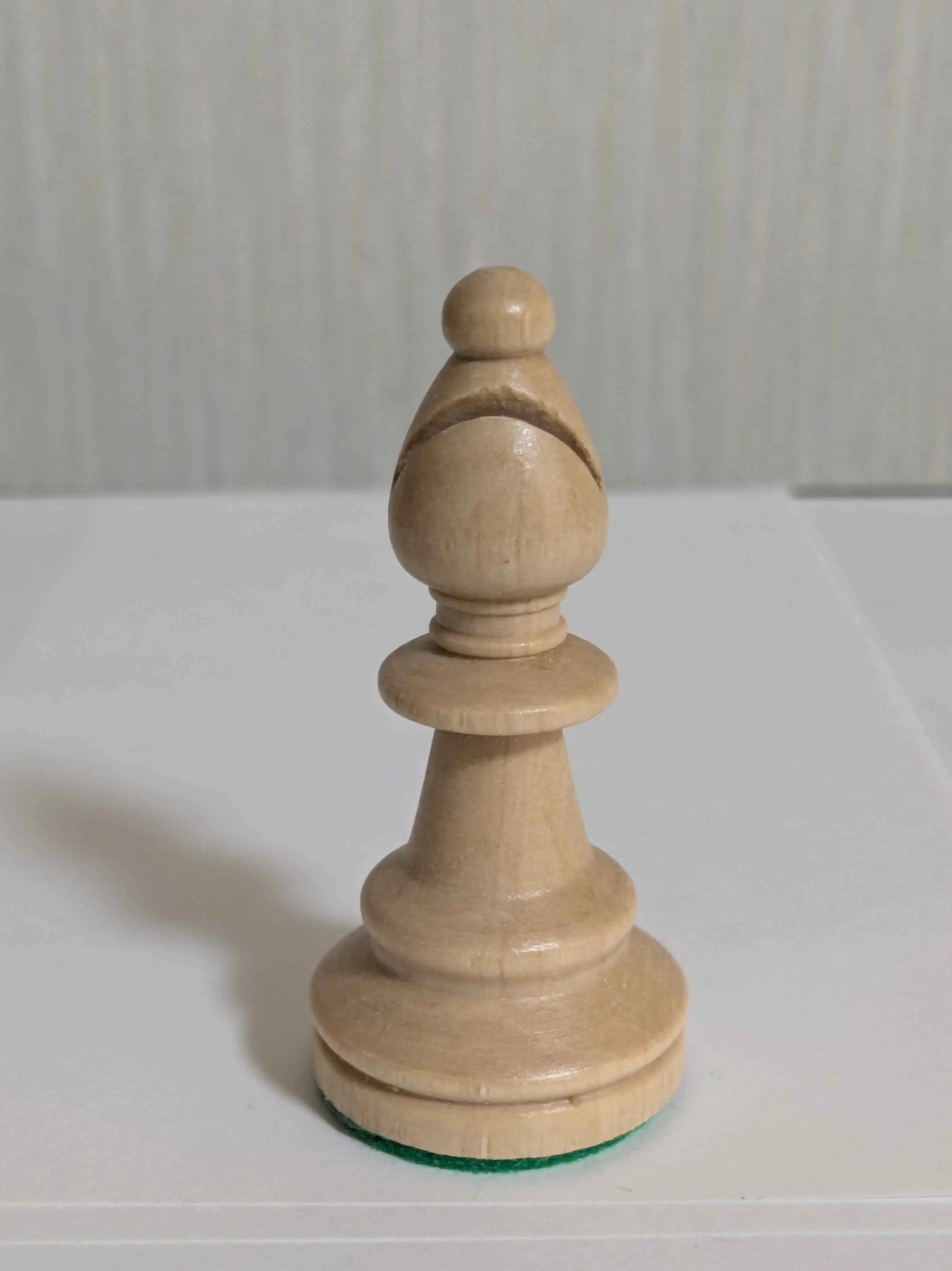 WEGIEL Staunton No. 6 Chess Pieces with Storage Box and Two Queens