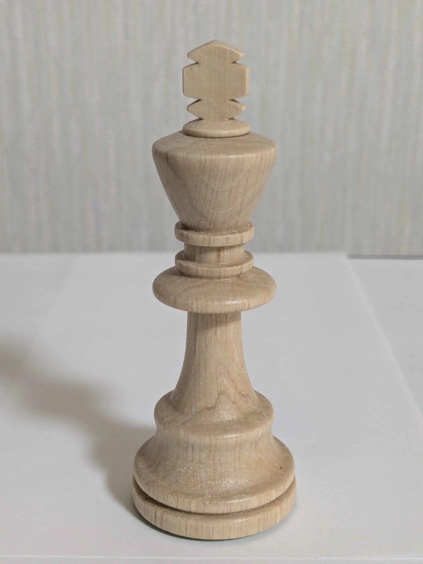 WEGIEL Staunton No. 6 Chess Pieces with Storage Box and Two Queens
