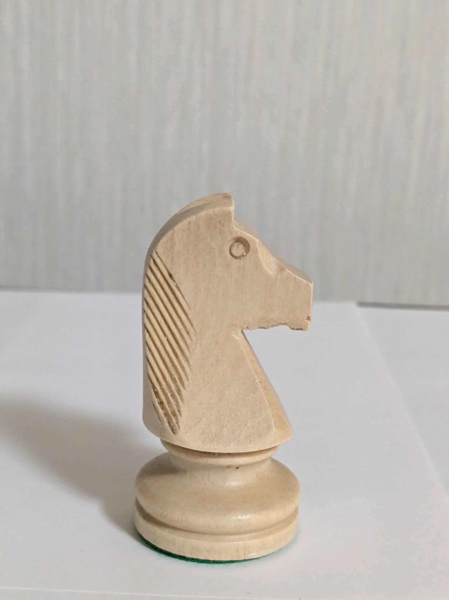 WEGIEL Staunton No. 6 Chess Pieces with Storage Box and Two Queens
