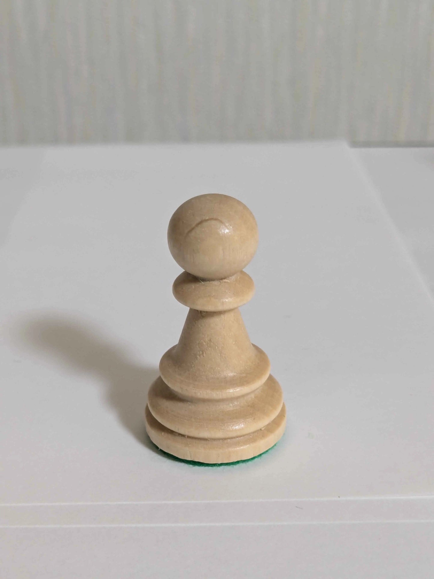 WEGIEL Staunton No. 6 Chess Pieces with Storage Box and Two Queens