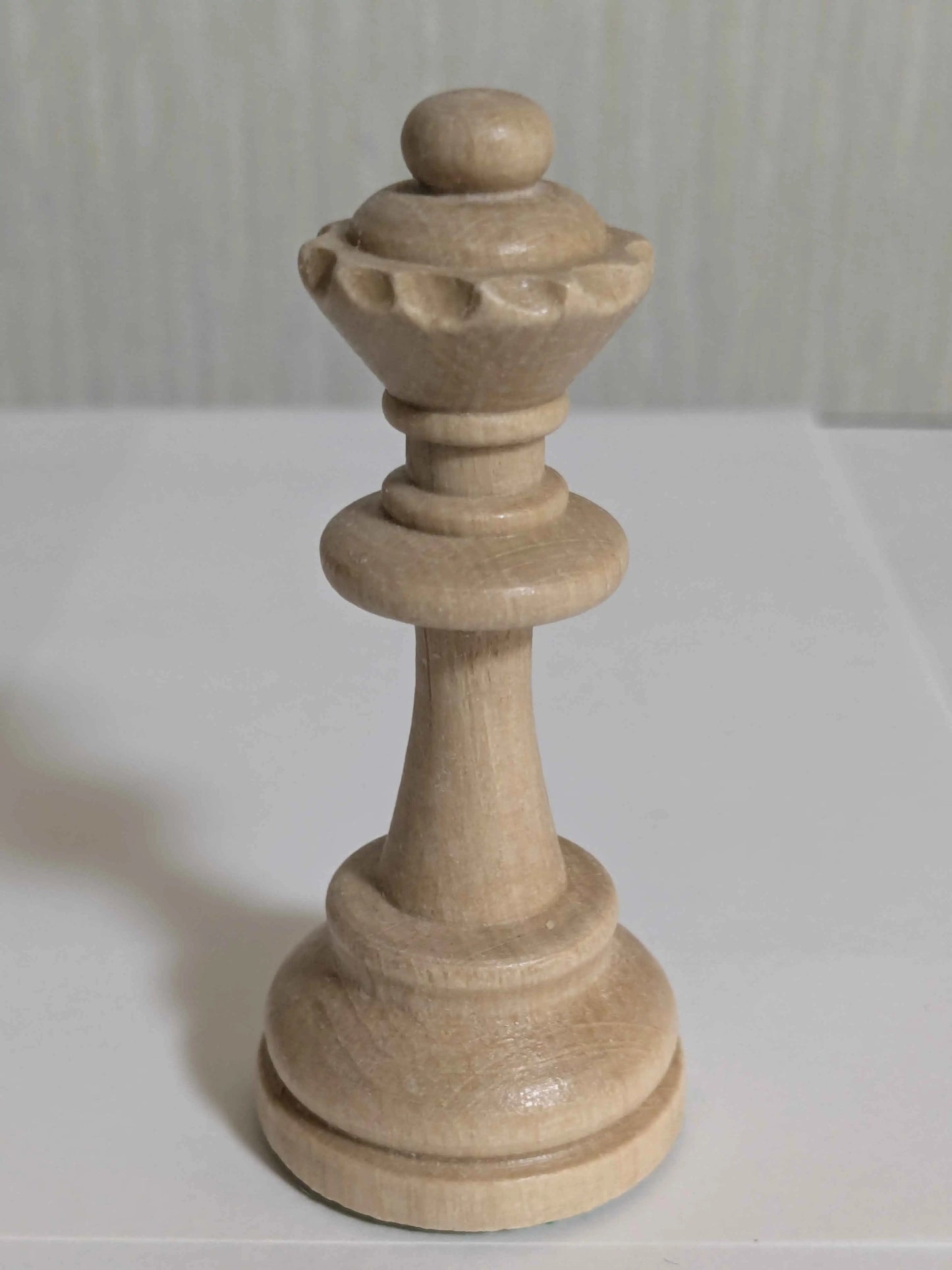 WEGIEL Staunton No. 6 Chess Pieces with Storage Box and Two Queens