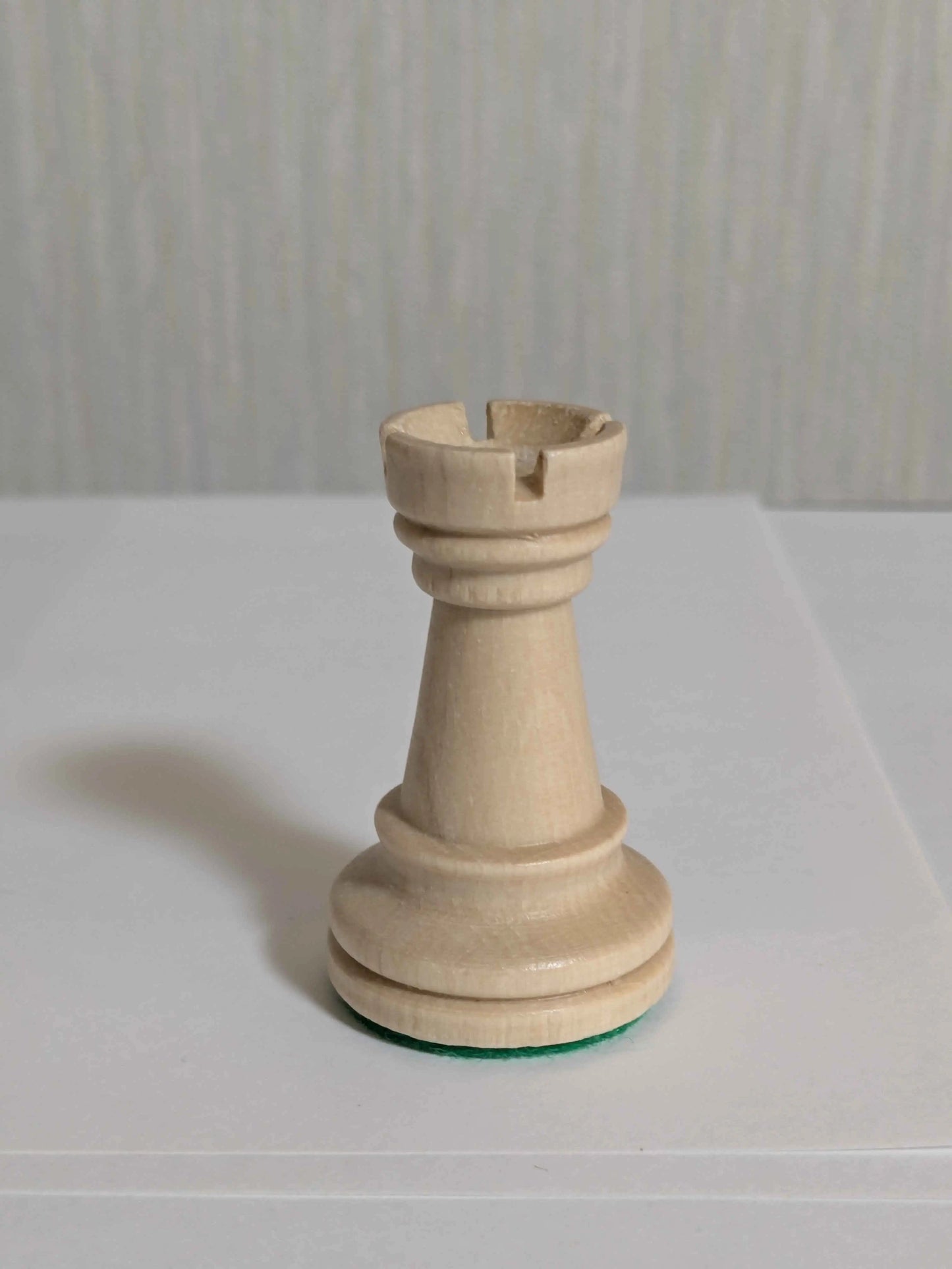 WEGIEL Staunton No. 6 Chess Pieces with Storage Box and Two Queens