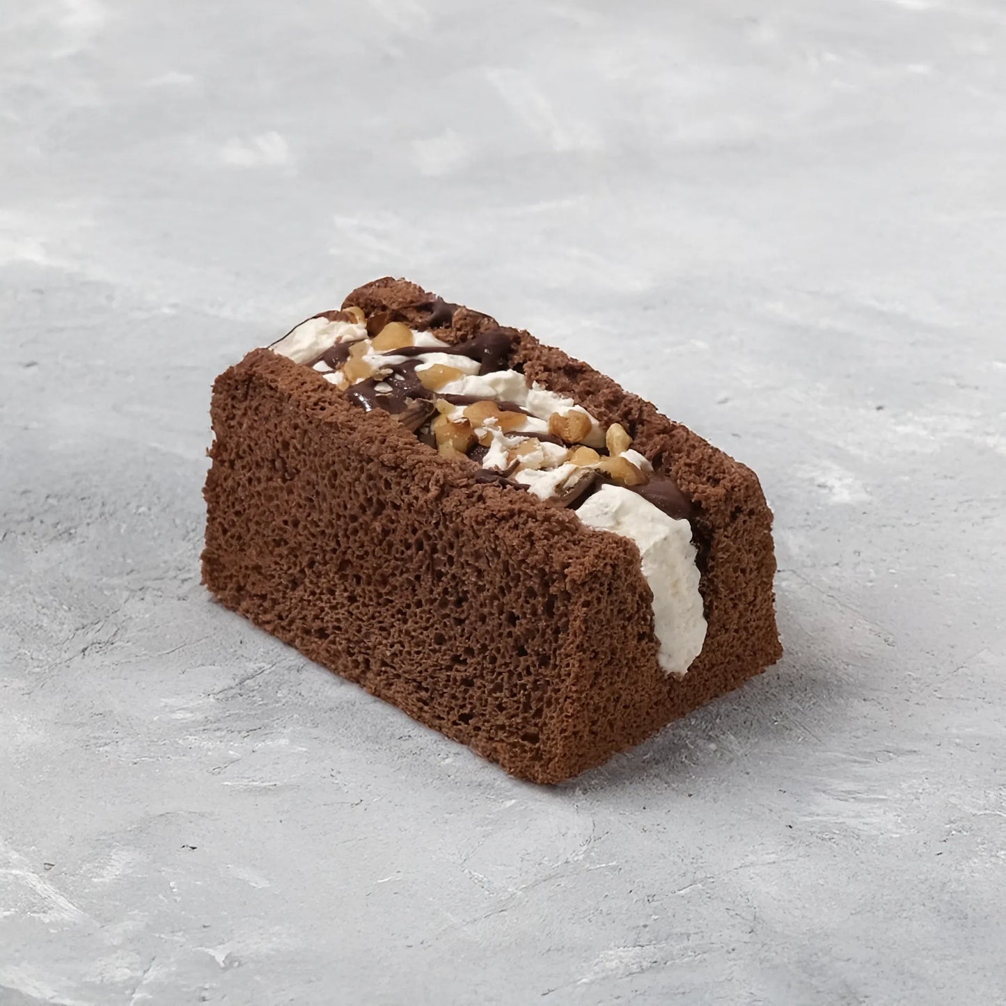Fresh cream cacao chiffon with walnut chocolate 1.9g sugar