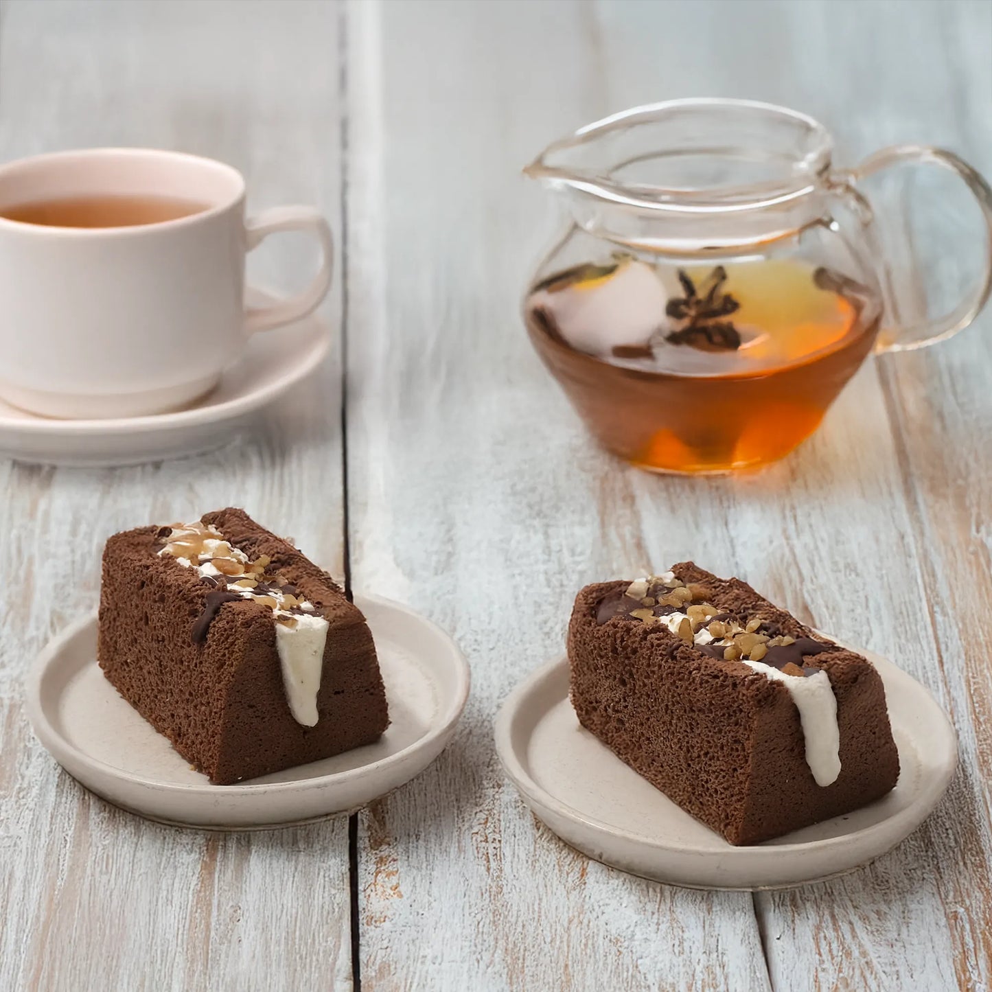 Fresh cream cacao chiffon with walnut chocolate 1.9g sugar